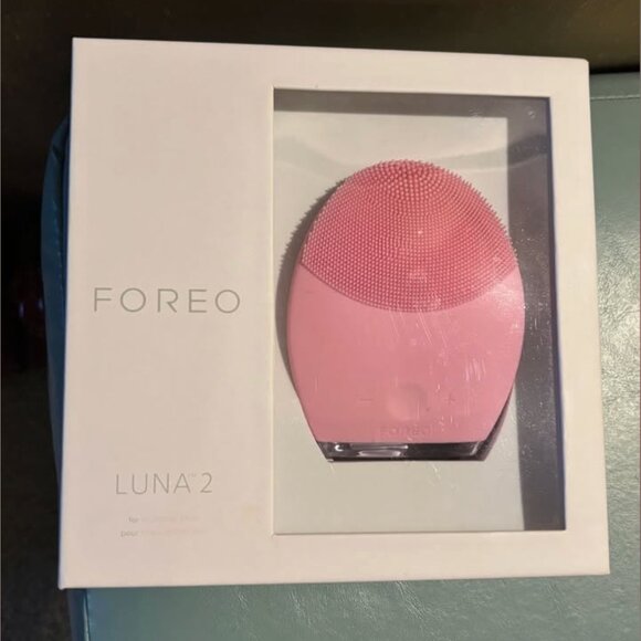 FOREO Luna 2 Face Cleansing Brush - Picture 2 of 3
